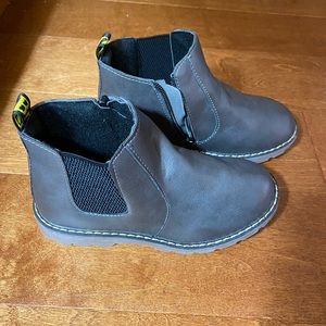 BNWOT kids ankle boots size 2.5 with zipper